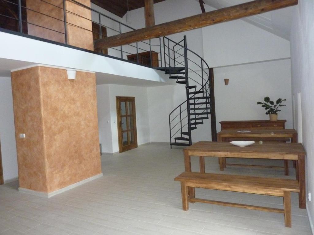 Holubnik Statecnych Zen Kralovych Hotel Luze Bilik gambar