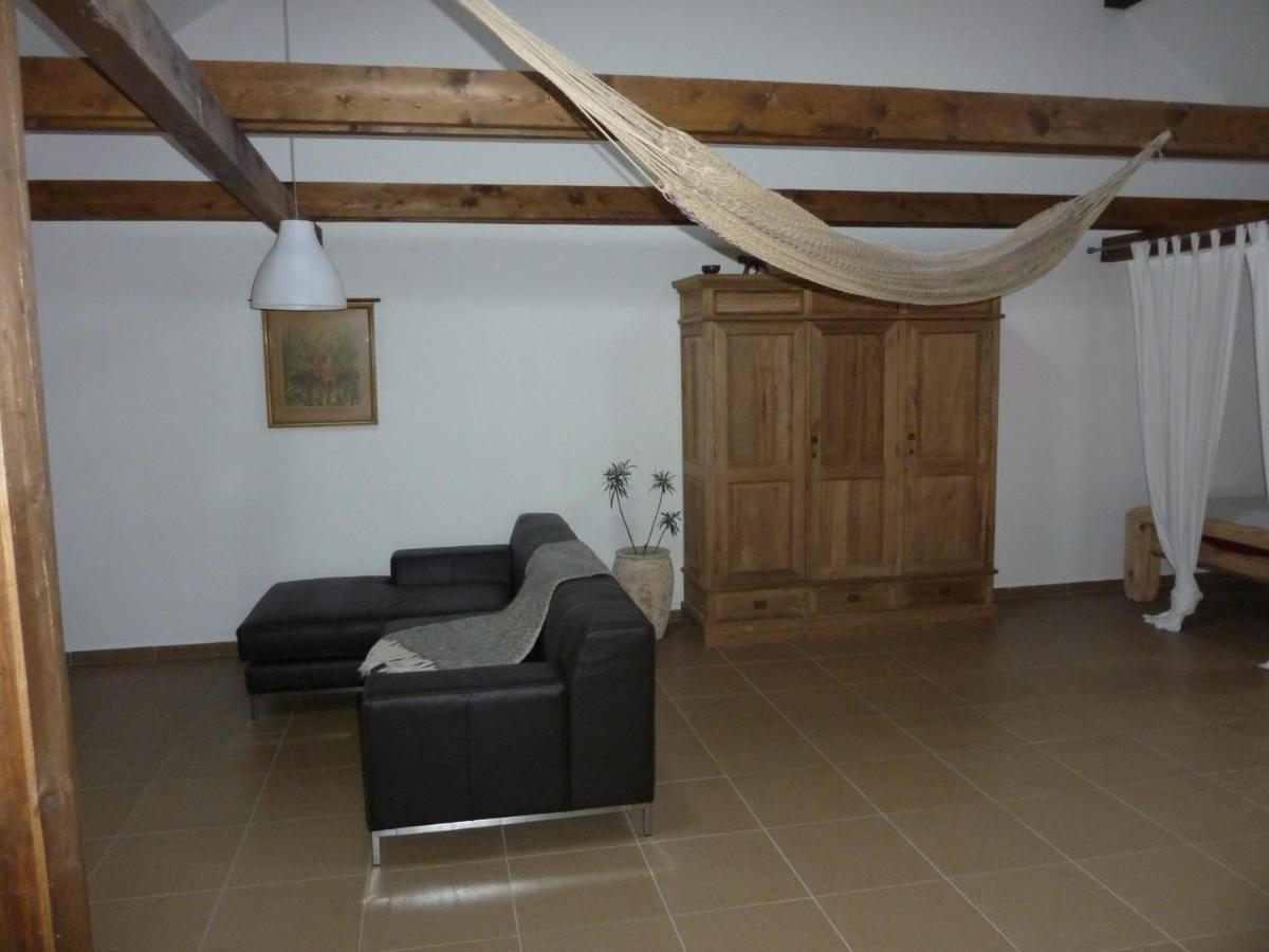 Holubnik Statecnych Zen Kralovych Hotel Luze Bilik gambar